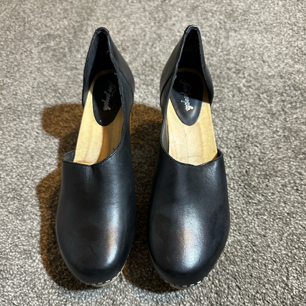 Free People / Genuine Leather Wooden Clogs / EU 37 (US 7) - Picture 3 of 11